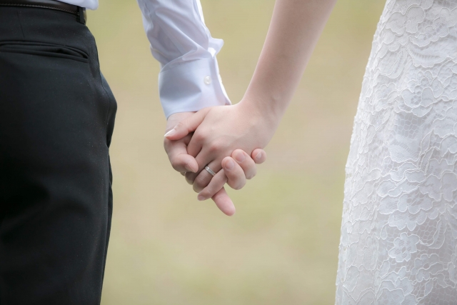 【やめとけ】男性の介護職は結婚できない？しにくい？～諦めると後悔する介護士の転職活動～